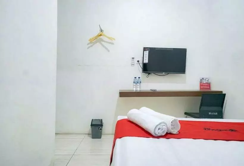 هتل Reddoorz Near Ekowisata Mangrove Belawan