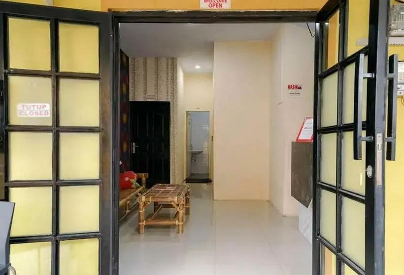 هتل Reddoorz Near Ekowisata Mangrove Belawan