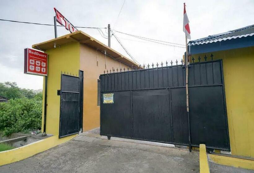 فندق Reddoorz Near Ekowisata Mangrove Belawan