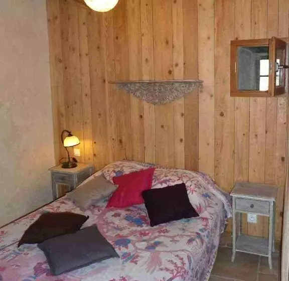 Majatalo Moulin De Solaure