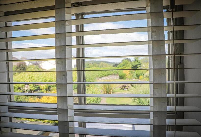 Общежитие Hope And Anchor