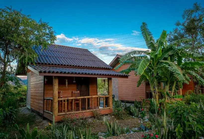 Hotelli Nana Bungalows