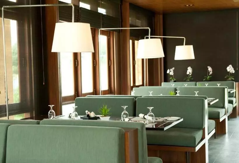 בית מלון כפרי Emerald Palace