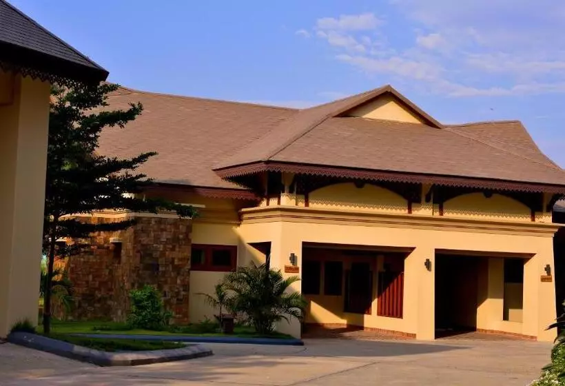 בית מלון כפרי Emerald Palace