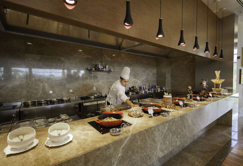 בית מלון כפרי Gloria Sports Arena