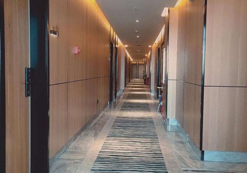 Отель Greentree Inn Heze Railway Station