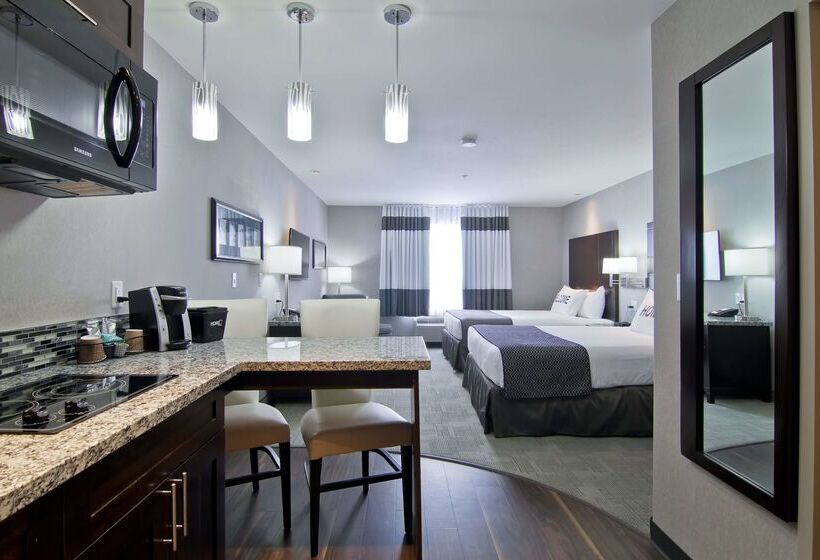 هتل Home Inn & Suites Regina Airport