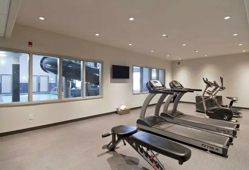 酒店 Home Inn & Suites Regina Airport