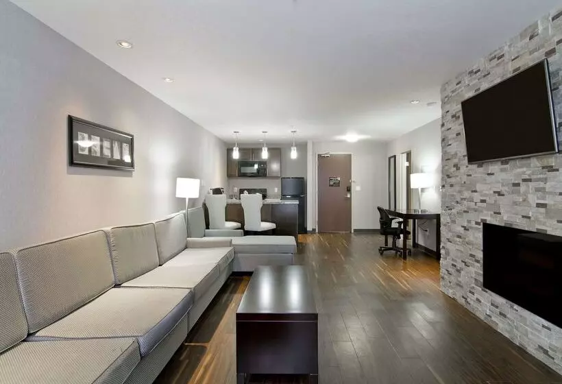 酒店 Home Inn & Suites Regina Airport