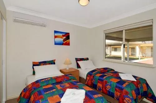 Отель Lakeside Apartments And River Resort Villas