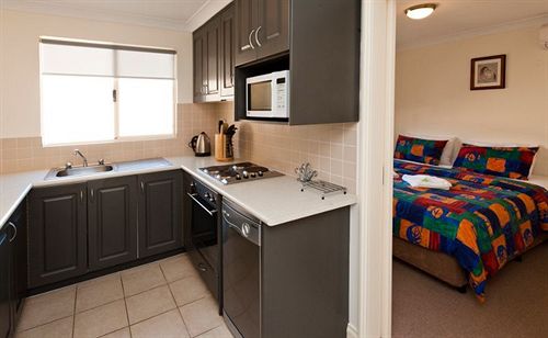 בית מלון כפרי Lakeside Apartments And River Resort Villas