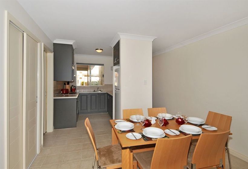 בית מלון כפרי Lakeside Apartments And River Resort Villas