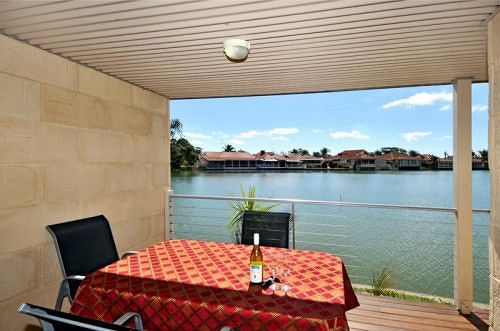 בית מלון כפרי Lakeside Apartments And River Resort Villas