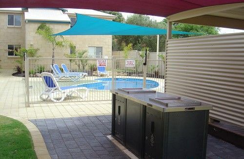 בית מלון כפרי Lakeside Apartments And River Resort Villas