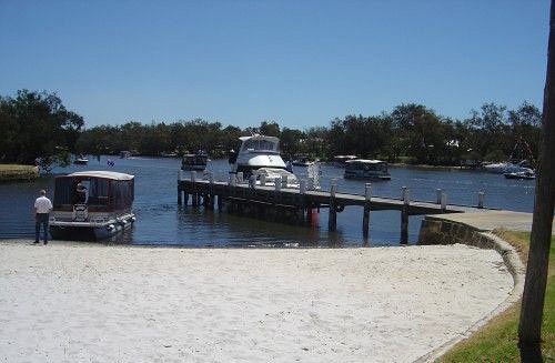 בית מלון כפרי Lakeside Apartments And River Resort Villas