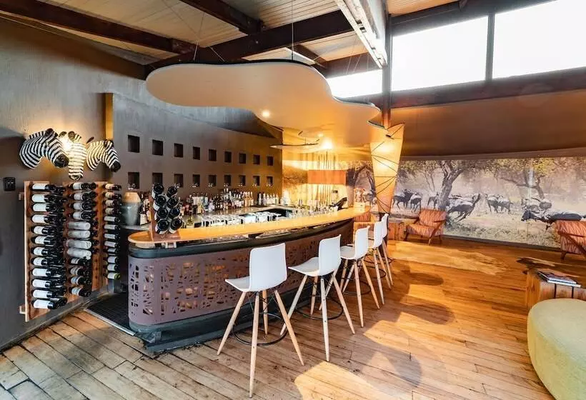 ホテル Rhino Ridge Safari Lodge