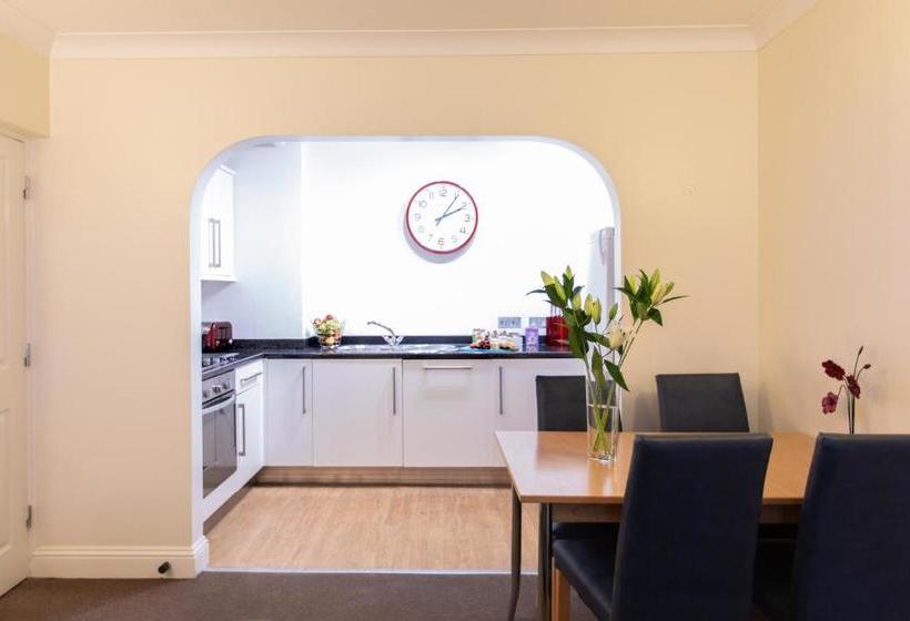 בית מלון כפרי Saco Jersey   Merlin House