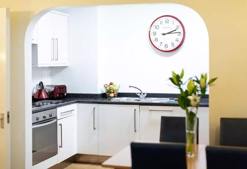 בית מלון כפרי Saco Jersey   Merlin House