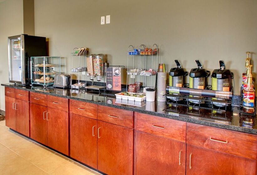 فندق Stanton Inn And Suites