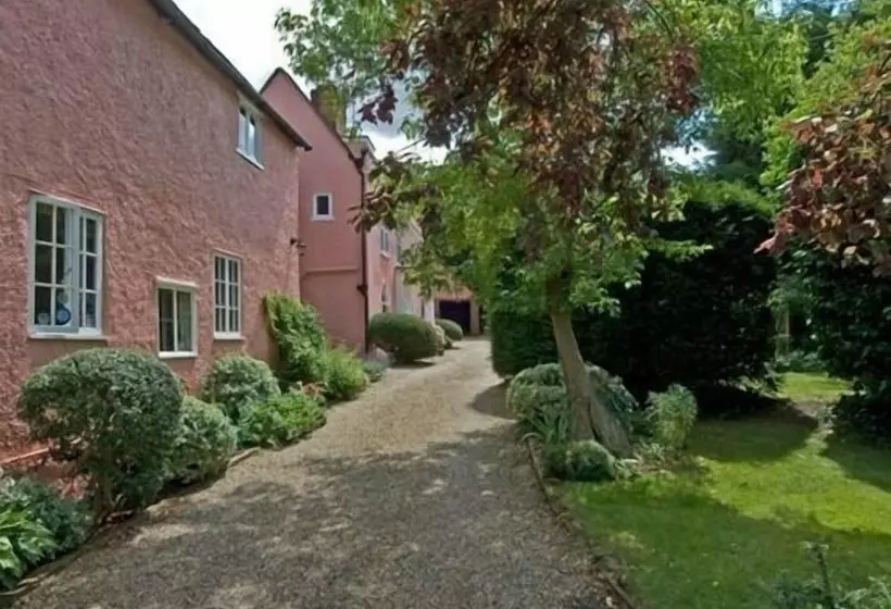 پانسیون The Cottage Guest House