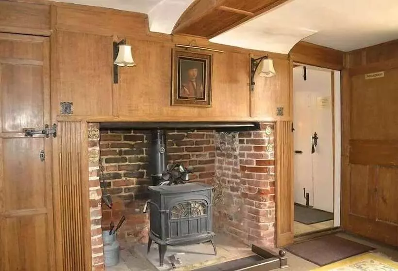 پانسیون The Cottage Guest House