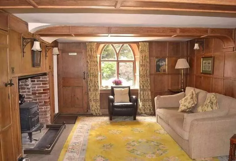 پانسیون The Cottage Guest House