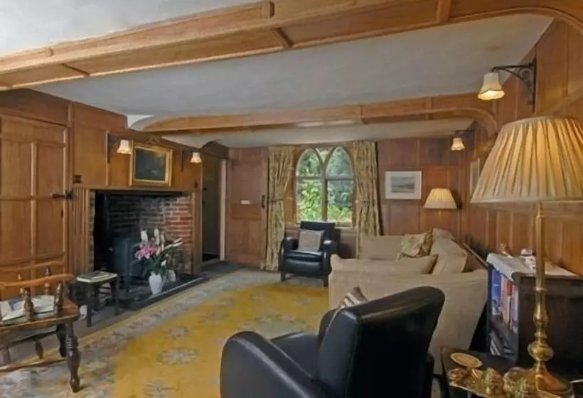 پانسیون The Cottage Guest House