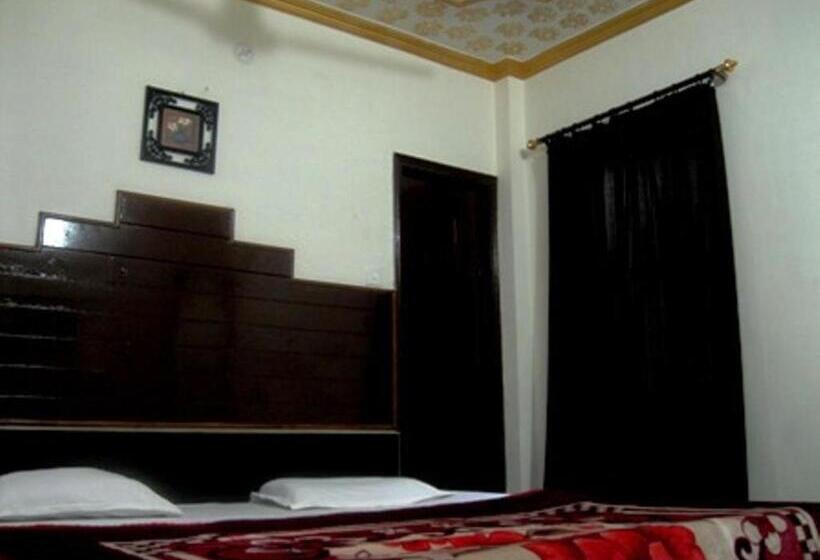 فندق صغير Ajay International