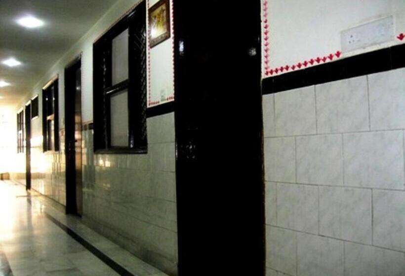 فندق صغير Ajay International