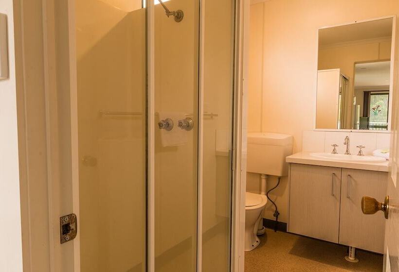 فندق Riverview Tourist Park