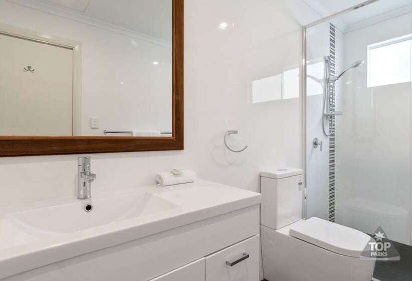 فندق Riverview Tourist Park