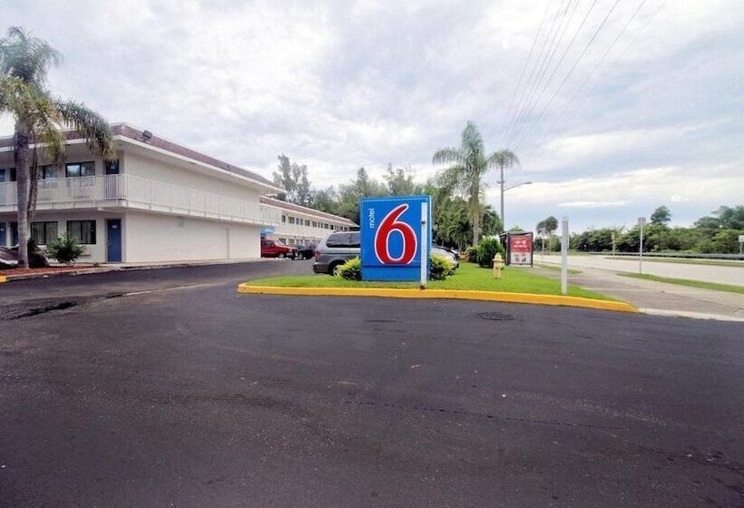 Motel 6 Dania Beach