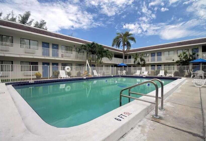 Motel 6 Dania Beach