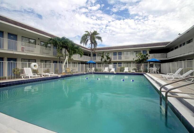 Motel 6 Dania Beach