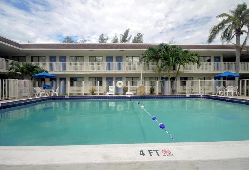 Motel 6 Dania Beach