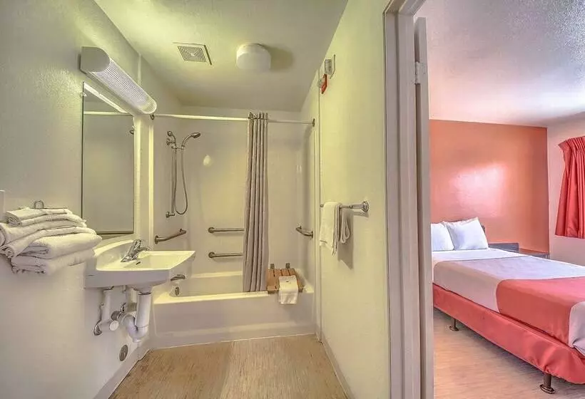 Motel 6 San Antonio, Tx Six Flags Fiesta Tx  La Cantera Area