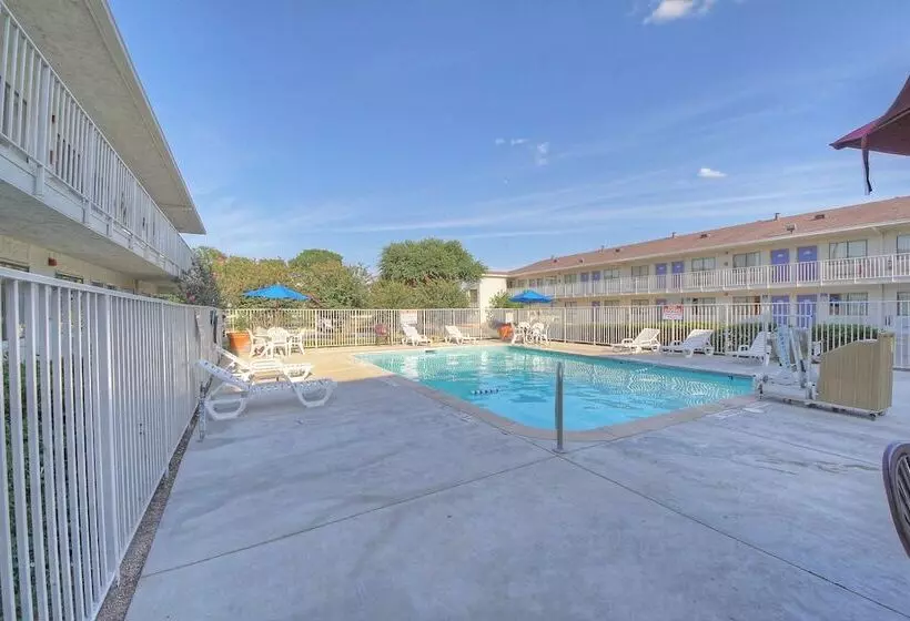 Motel 6 San Antonio, Tx Six Flags Fiesta Tx  La Cantera Area
