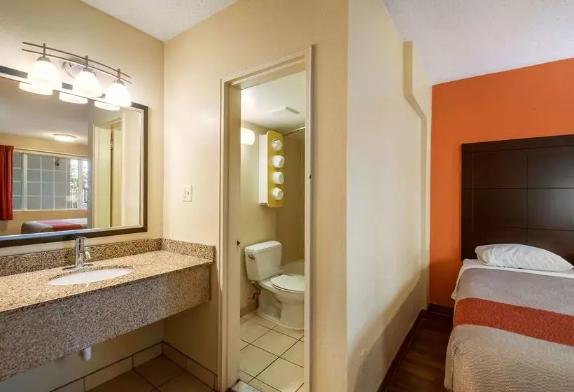 Motel 6 Washington Dc Convention Center