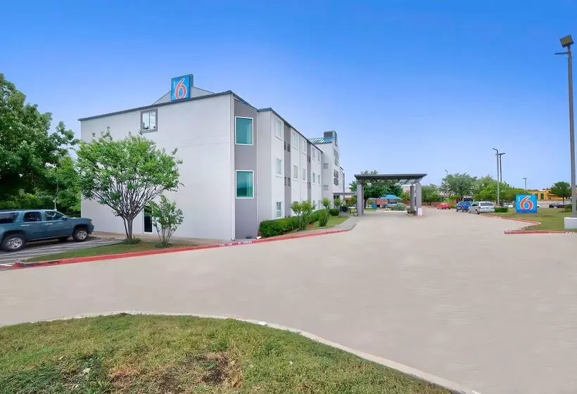 Motel 6benbrook, Tx  Fort Worth
