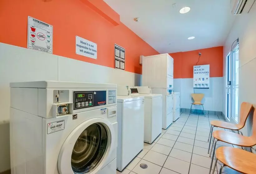 Motel 6biloxi, Ms  Beach