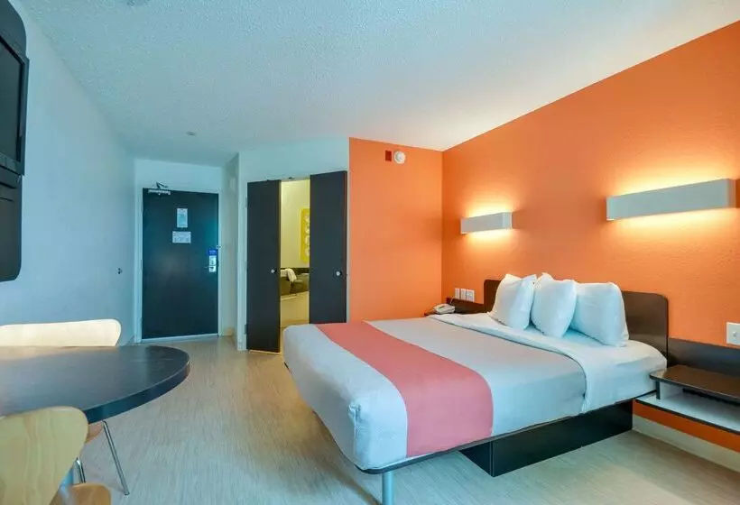 Motel 6biloxi, Ms  Beach