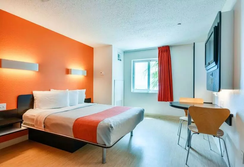 Motel 6biloxi, Ms  Beach