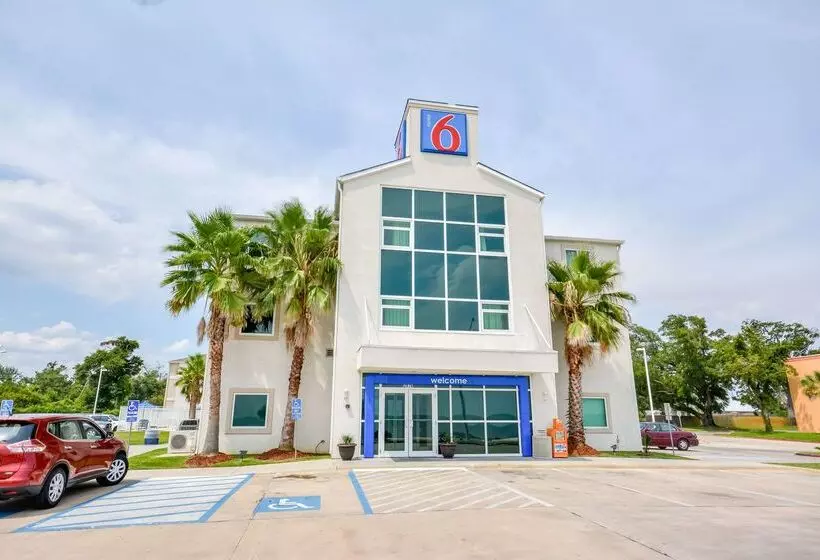Motel 6biloxi, Ms  Beach