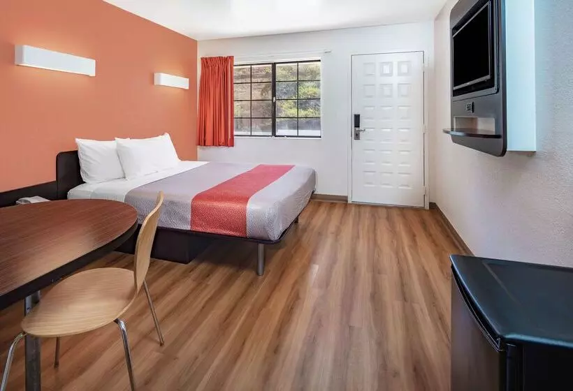 Motel 6thousand Oaks, Ca