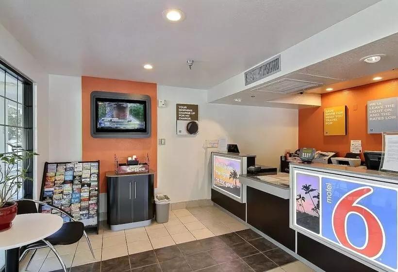 Motel 6thousand Oaks, Ca