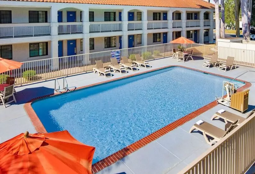 Motel 6thousand Oaks, Ca