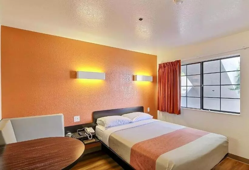 Motel 6thousand Oaks, Ca