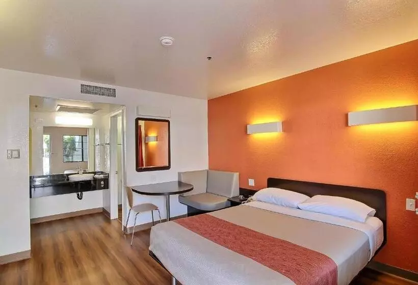 Motel 6thousand Oaks, Ca