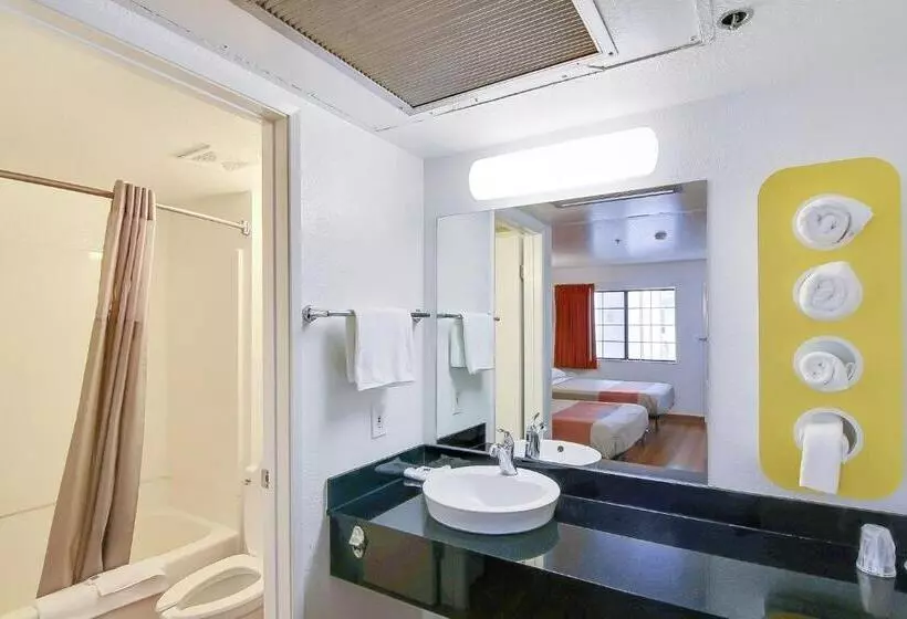 Motel 6thousand Oaks, Ca