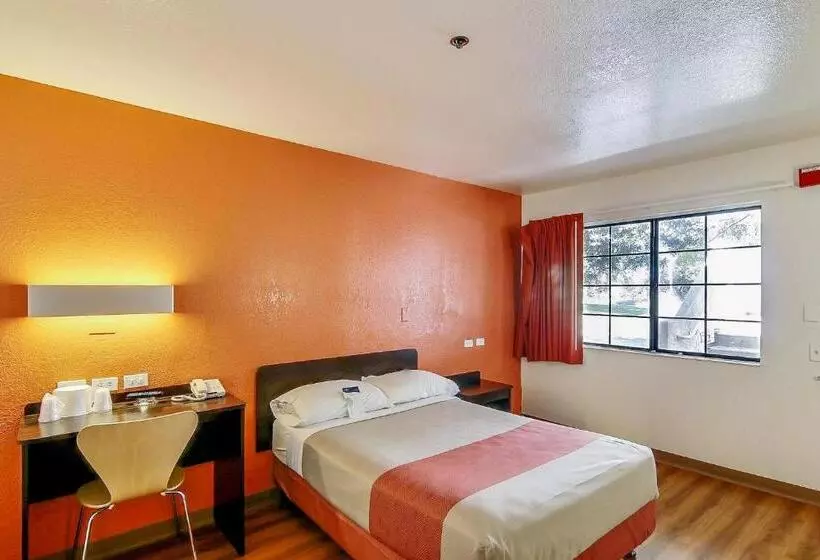 Motel 6thousand Oaks, Ca